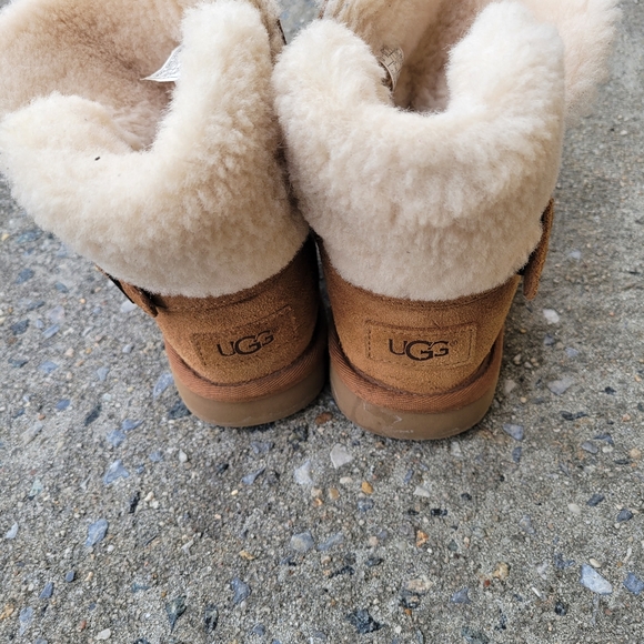 Size 6 ankle ugg boots - Picture 3 of 7